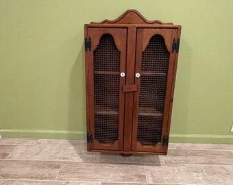 Vetrina vintage in legno da parete