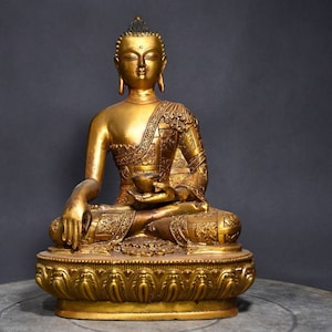 Exquisite and rare gilt copper Gautama Buddha statue made by Chinese antiques