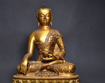 Exquisite and rare gilt copper Gautama Buddha statue made by Chinese antiques