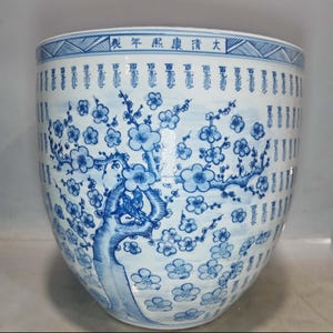Chinese antique pure hand-painted exquisite blue and white longevity jar ornaments