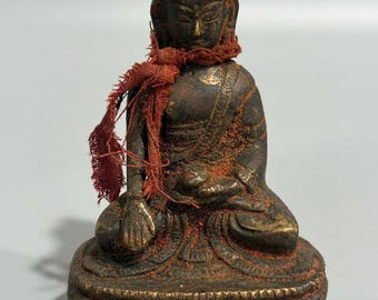 Exquisita estatua de Buda Shakyamuni en bronce puro hecha a mano de antigüedades chinas.