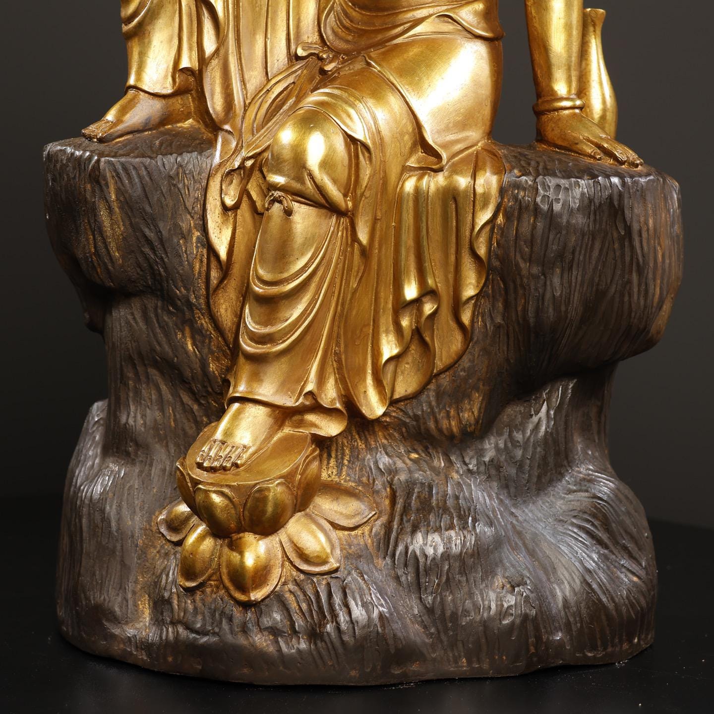 中国・観音菩薩像・仏像・仏教美術・骨董 中国の骨董品から、精巧な手作りの純青銅製観音菩薩像。 - Etsy 日本