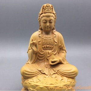Estátua de Guanyin esculpida em buxo natural, peculiar e requintada em forma, digna de coleção