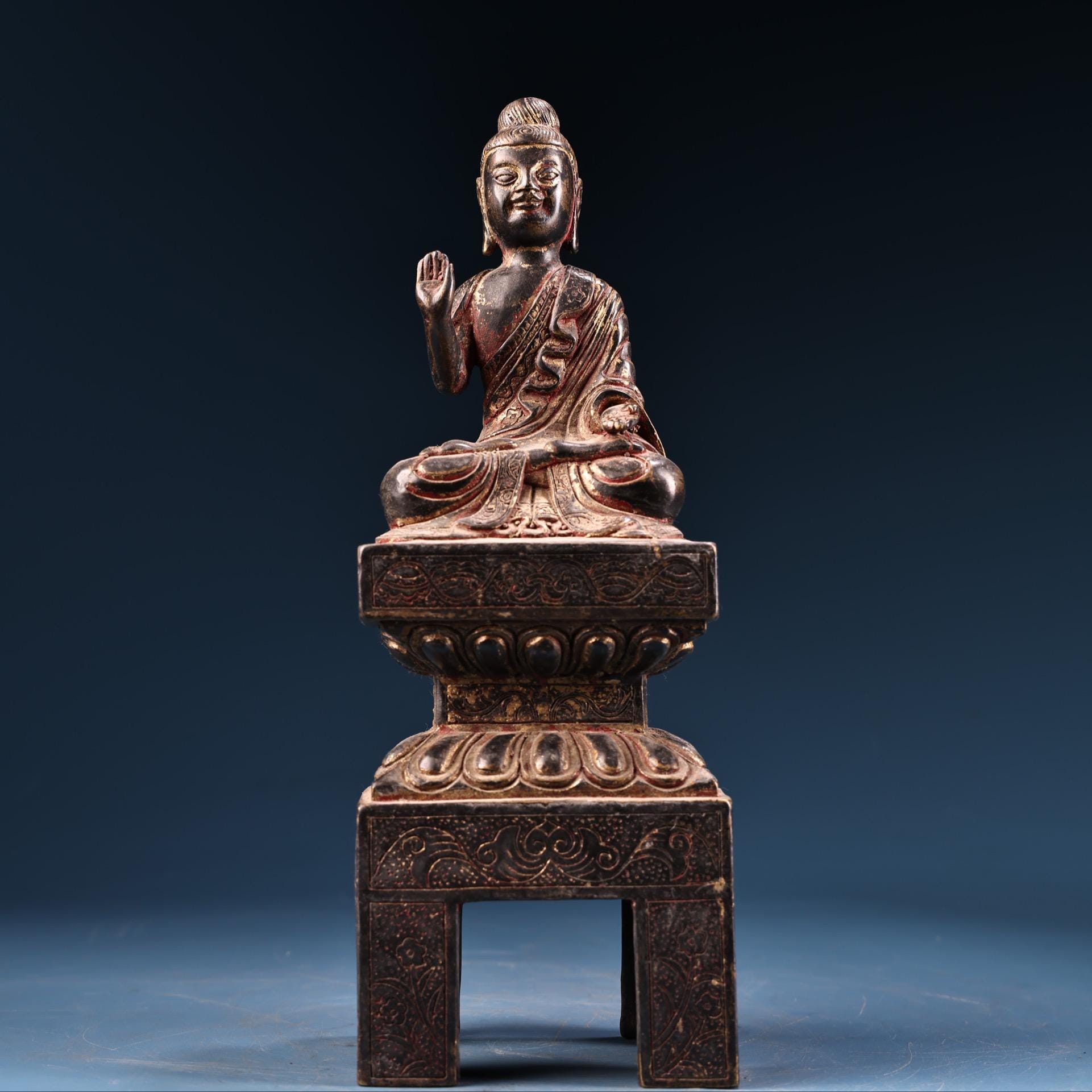 古銅.銅製.北魏時代の仏像の写し物.出来の良いレプリカ.同じ物が故宮にあったようですが？.唐物古玩。