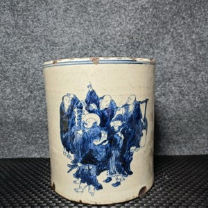 Chinese antique pure hand-painted exquisite blue and white figure pattern pen holder ornaments