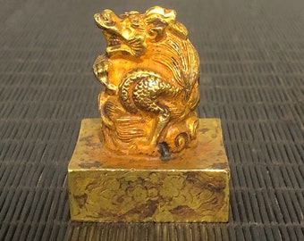 Exquisite and rare gilt auspicious animal seal statuette made by Chinese antiques