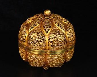 Chinese antique gilt bronze hollow box statue decoration，exquisite shape, worthy of collection