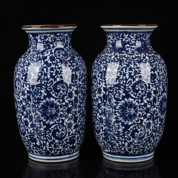 A pair of Chinese antique hand-painted exquisite rare blue and white wax gourd vases with Yanglian pattern