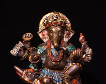 Exquisita estatua china antigua de Buda con forma de trompa de elefante, elaborada a mano en bronce e incrustada con joyas y piedras preciosas.