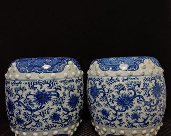 A pair of exquisite and rare blue and white floral pattern stool ornaments painted by Chinese antiques