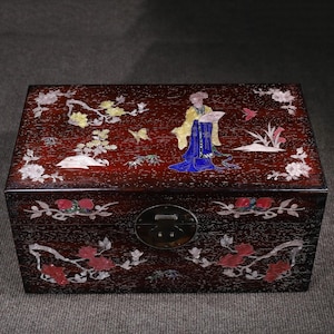 Chinese antique pure hand-carved exquisite rare rosewood inlaid shell lady jewelry box ornaments