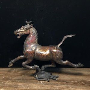 Chinese antique handmade exquisite rare pure copper horse stepping on flying swallow statue ornaments