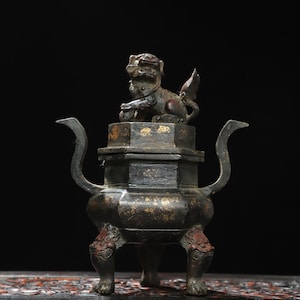 Chinese antique handmade exquisite pure copper lion cover incense burner ornaments