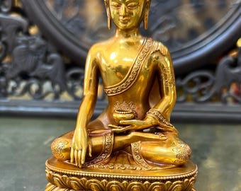 Exquisita y rara estatua del Buda de la Medicina de cobre puro, elaborada artesanalmente con materiales chinos antiguos.