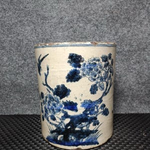 Chinese antique pure hand-painted exquisite blue and white flower and bird pattern pen holder ornaments