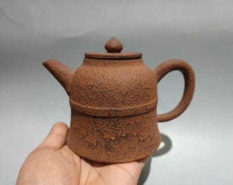 精巧な中国のアンティーク粘土絵付けの鐘型ティーポットと紫粘土ティーポットの装飾品。