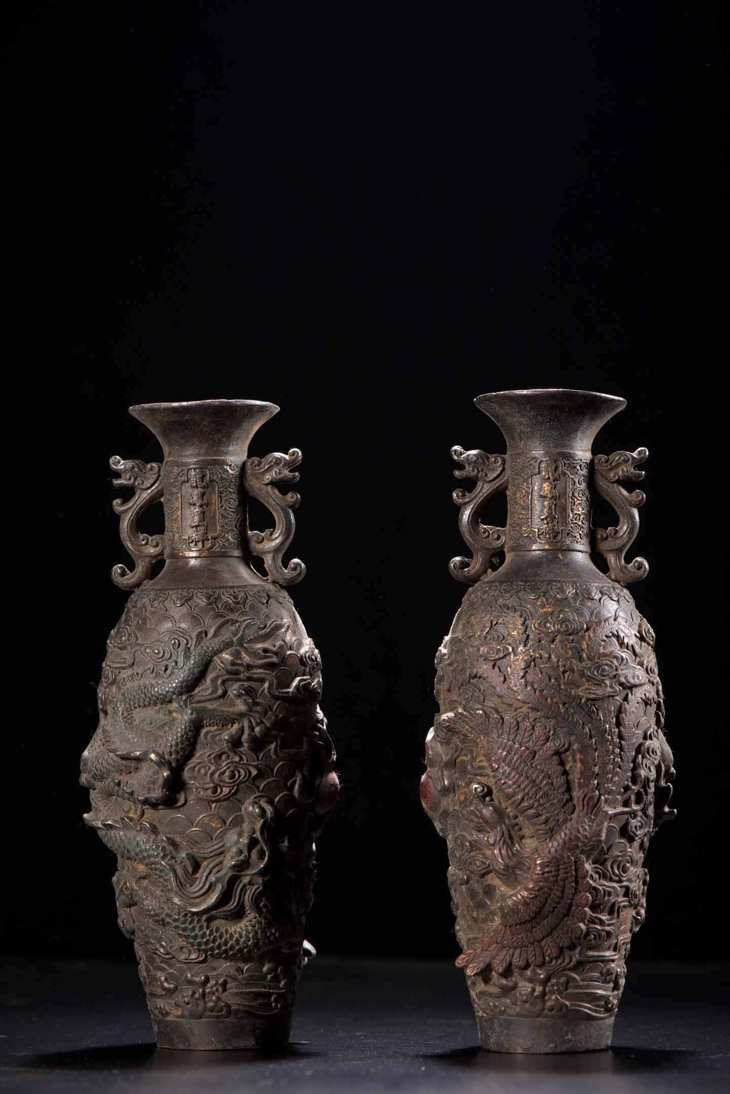 金属製彫刻模様の丸形花瓶　骨董品 Chinese bronze vase - Etsy 日本