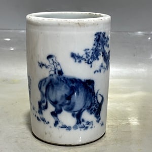 Chinese collection of hand-painted blue and white shepherd boy riding ox pen holder, can be used normally