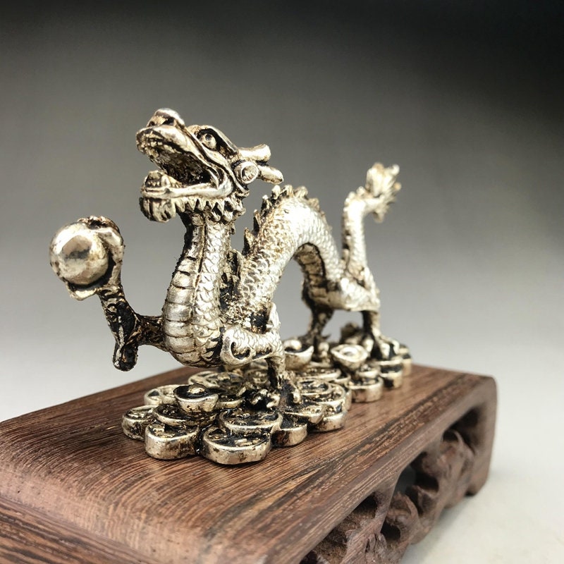 時代古作品❗中国古美術　大陸古美術　チベット古美術　銀彩龍飾り玉飾　酒杯　香炉 中国のアンティーク手作りチベット銀龍像の装飾、絶妙な形