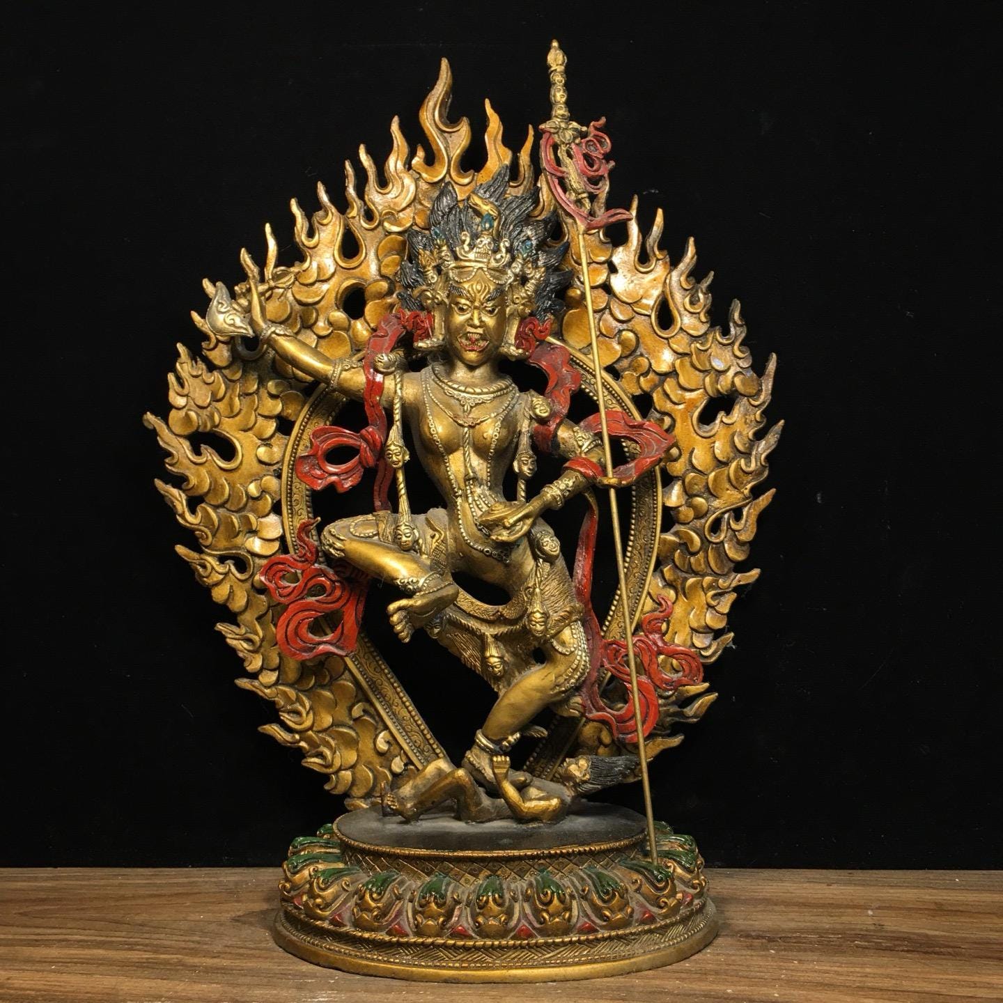 銅製　仏像 細かい彫刻 希少で精巧な手作りの中国アンティーク銅彩色ダキニ守護仏像装飾品