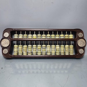 Perles de jade rares exquises, pures, antiques chinoises, incrustées d&#39;ornements de boulier en dollars en argent