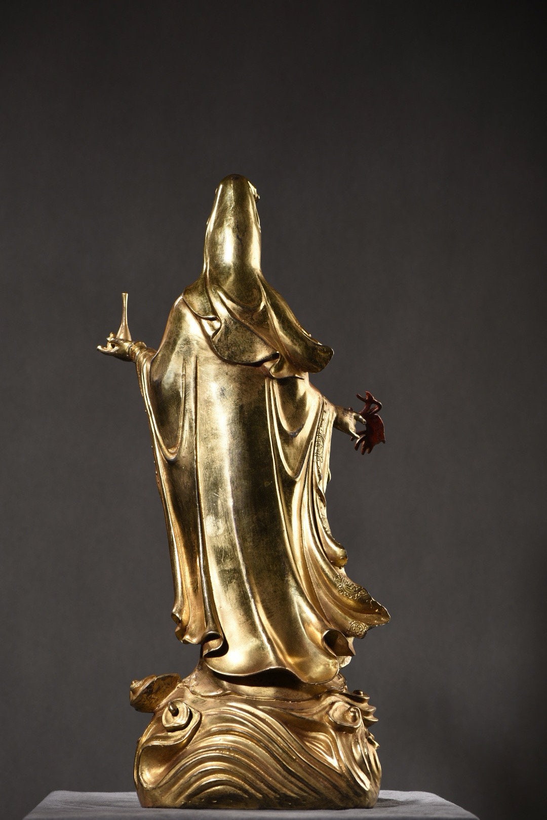 中国骨董品として作られた、精巧で希少な金銅の観音菩薩像