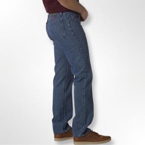 Vaqueros Wrangler de calidad premium con lavado oscuro a la piedra imagen 3
