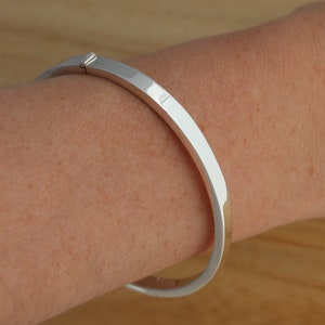 Solid 925 Sterling Silver Oval Bangle Bracelet 5mm Wide Hinged UK Hallmarked Gift Boxed