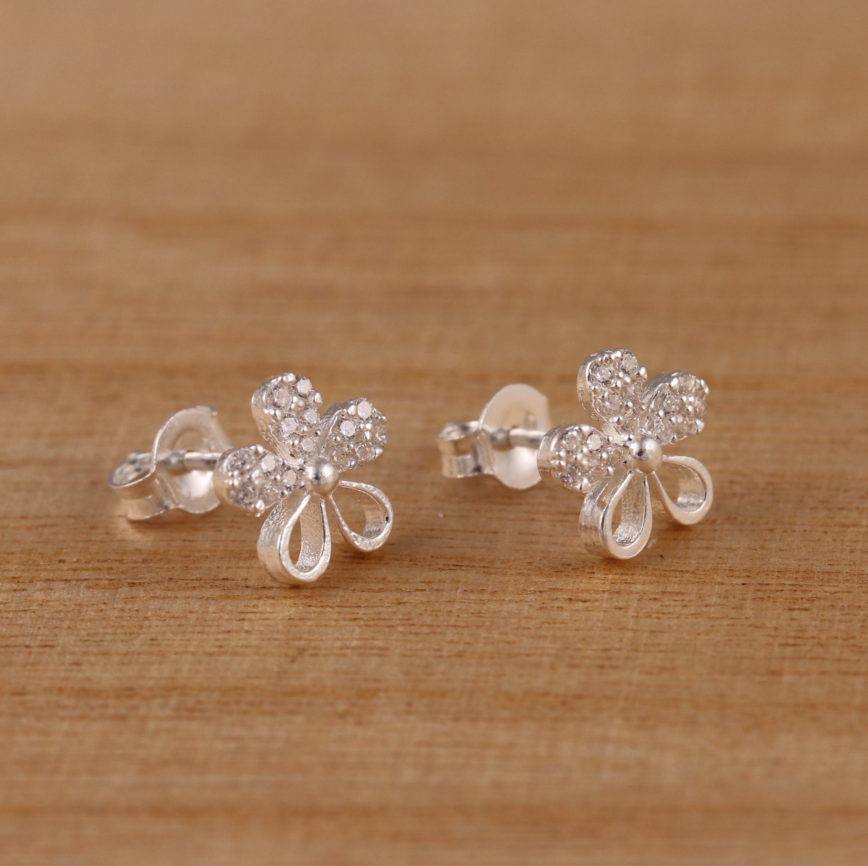 ☆ENGBROX☆ silver925flory cubic earring EBEA23017 Solid 925 Sterling Silver Cubic Zirconia Flower Stud
