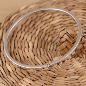 Solid 925 Sterling Silver Circle Shape Bangle Bracelet 5mm Wide Hinged UK Hallmarked Gift Boxed