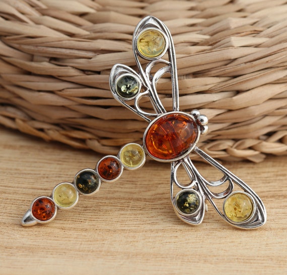 マルチカラーバルト海産琥珀925スターリングシルバートンボブローチ