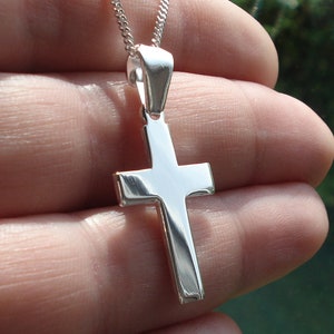 925 Sterling Silver Plain Cross Crucifix Pendant Necklace Curb Chain Gift Boxed