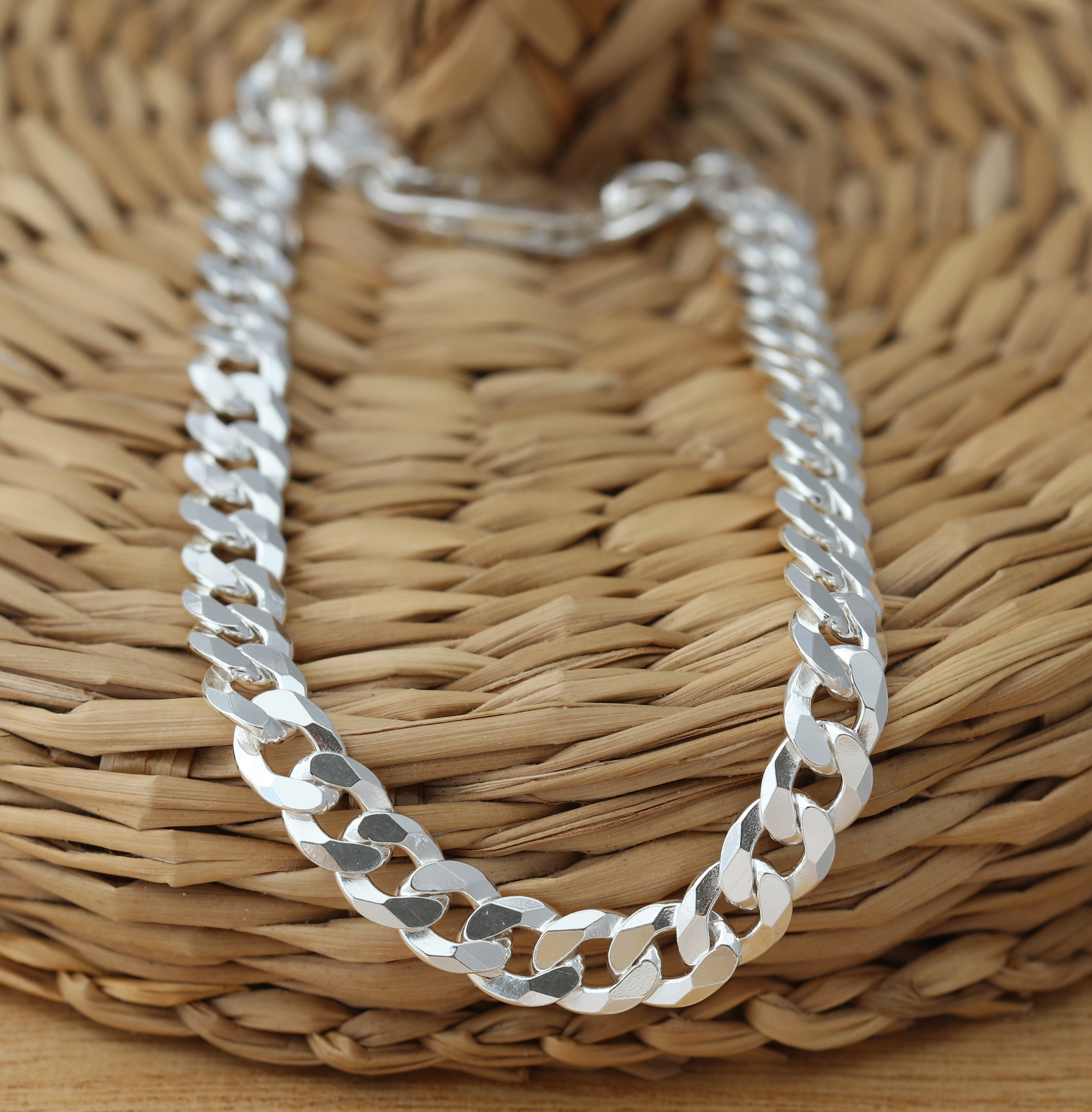 925 Sterling Silver 5mm Curb Chain Bracelet 7.5 8.0 8.5 9.0 925 Sterling Silver 5mm Curb Chain Bracelet 7.5 8.0 8.5 9.0