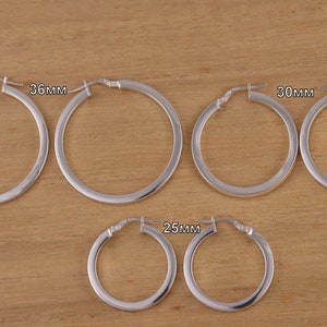 Örhängen i 925 sterlingsilver med fyrkantiga rör, 25 mm -36 mm i diameter, presentask
