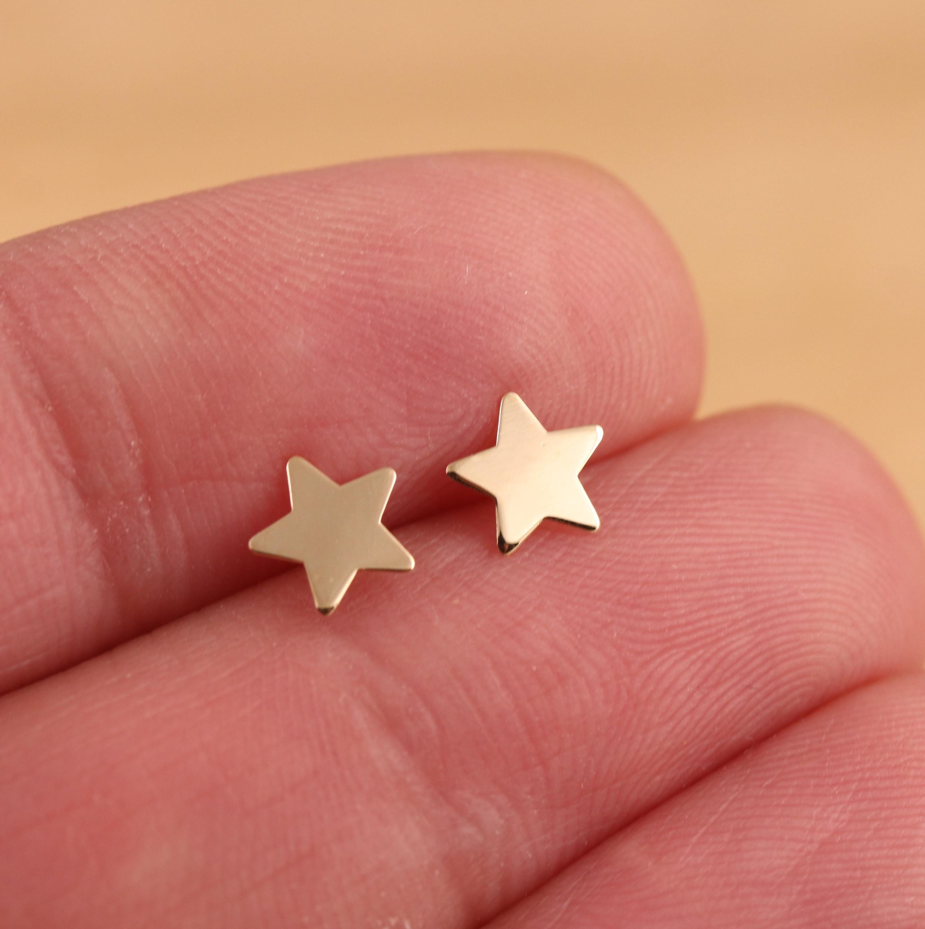 Orecchini A Bottoncino Oro Giallo 9kt A Forma Di Stella - Semplici Ed Eleganti, 0,8 Cm, Gioiello Classico