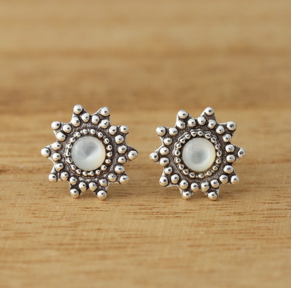 Boucles D'Oreilles En Argent 925 Avec Nacre Ronde Et Camée Iolite - Modèle Aght 0339 - Neuf Avec Étiquettes