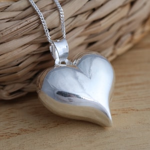 925 Sterling Silver Plain Puffed Heart Pendant 23mm x 23mm Charm Necklace Chain Gift Boxed