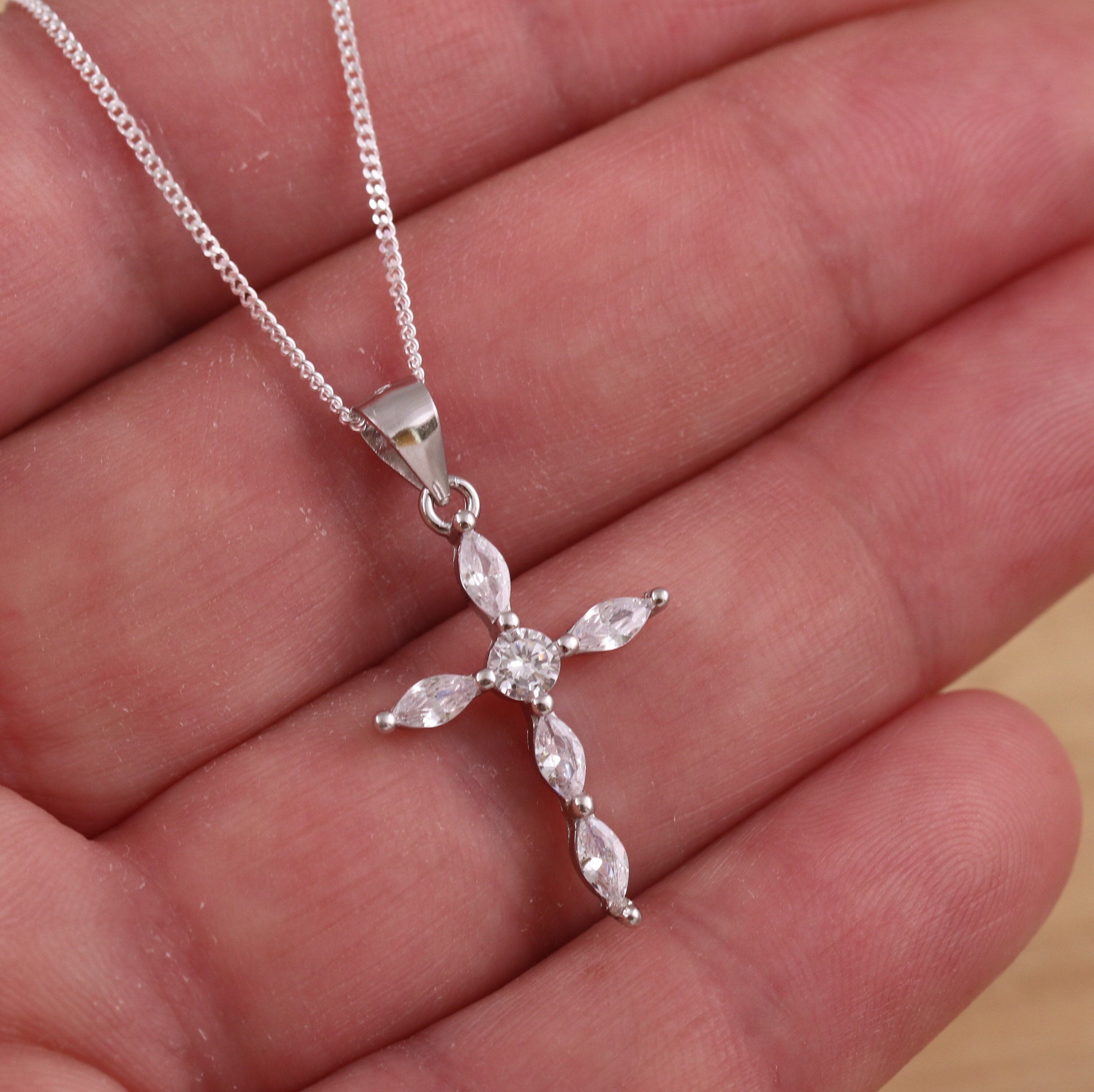 Collana con ciondolo a croce in argento sterling 925 con zirconi cubici, lunghezza variabile, in scatola - Italia