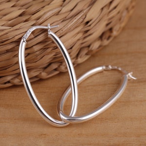 Snygga, ovala U-formade Huggie Hoop-örhängen i 925 sterlingsilver, i ask