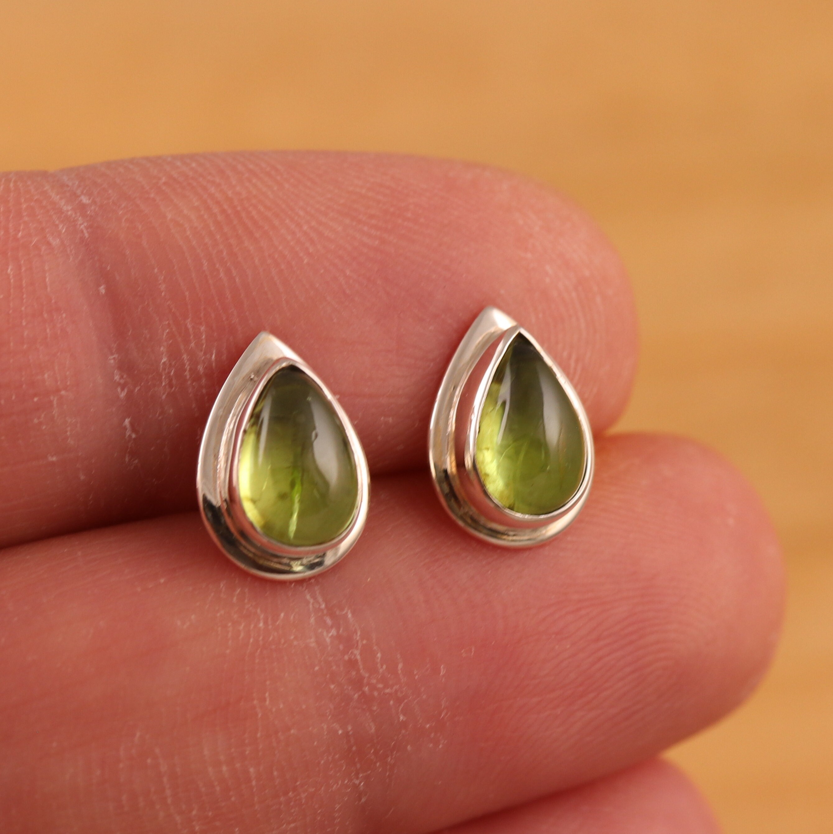 Orecchini a perno in argento sterling 925 con peridoto, SE103