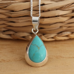 925 Sterling Silver Green Turquoise Teardrop Pendant Necklace Curb Chain Gift Boxed