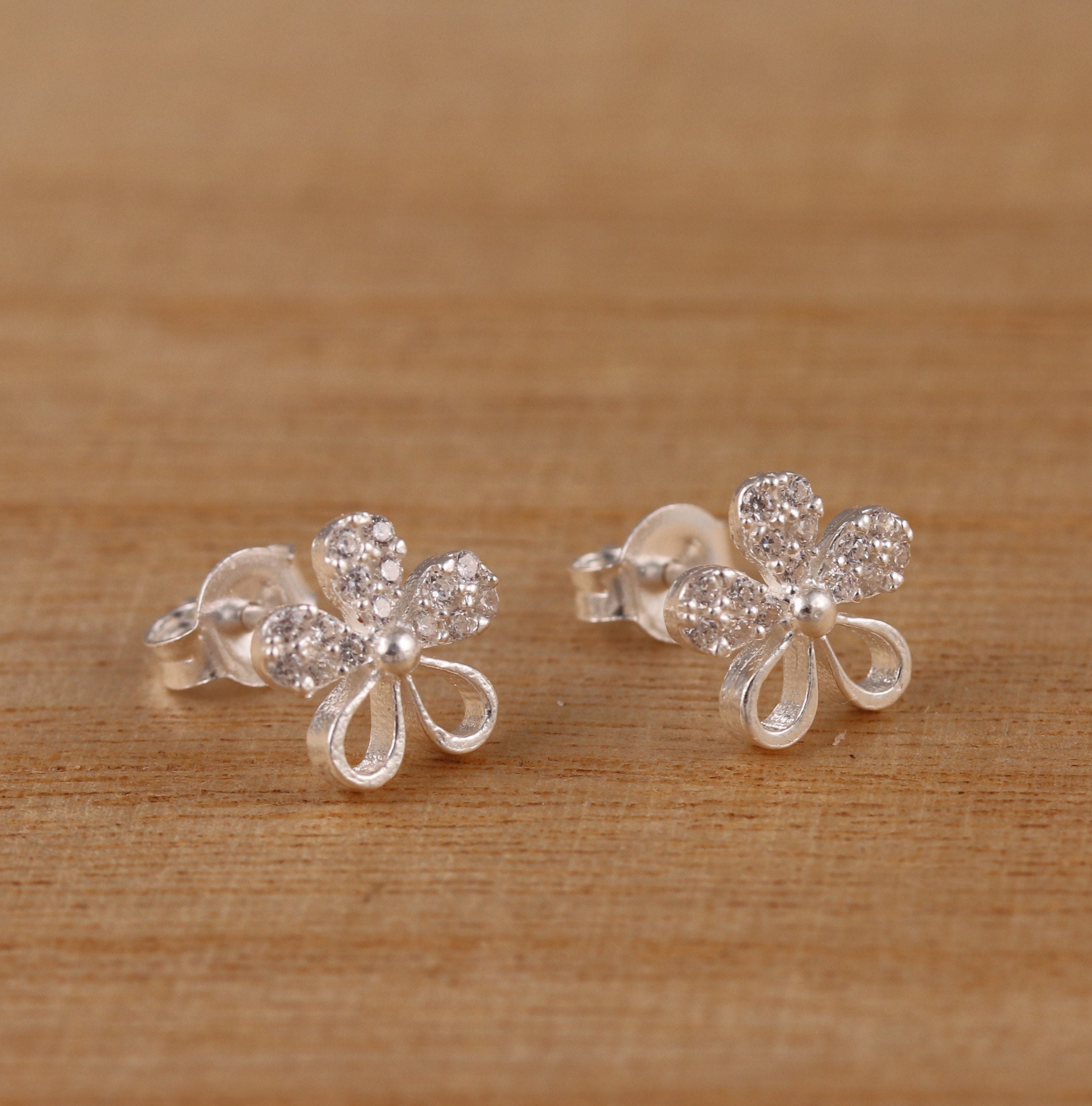 ☆ENGBROX☆ silver925 line flower cubic earring EBEA25014SV Solid 925 Sterling Silver Cubic Zirconia Flower Stud