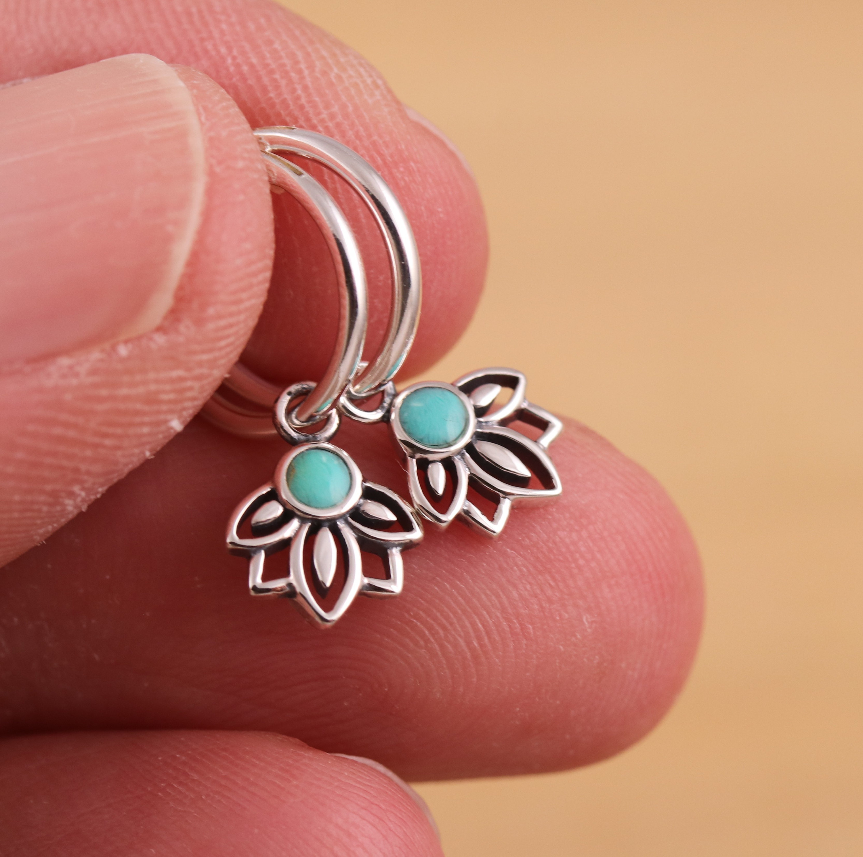 Orecchini a cerchio con fiore di loto turchese verde in argento sterling 925, diametro 12 mm, in confezione regalo - Italia