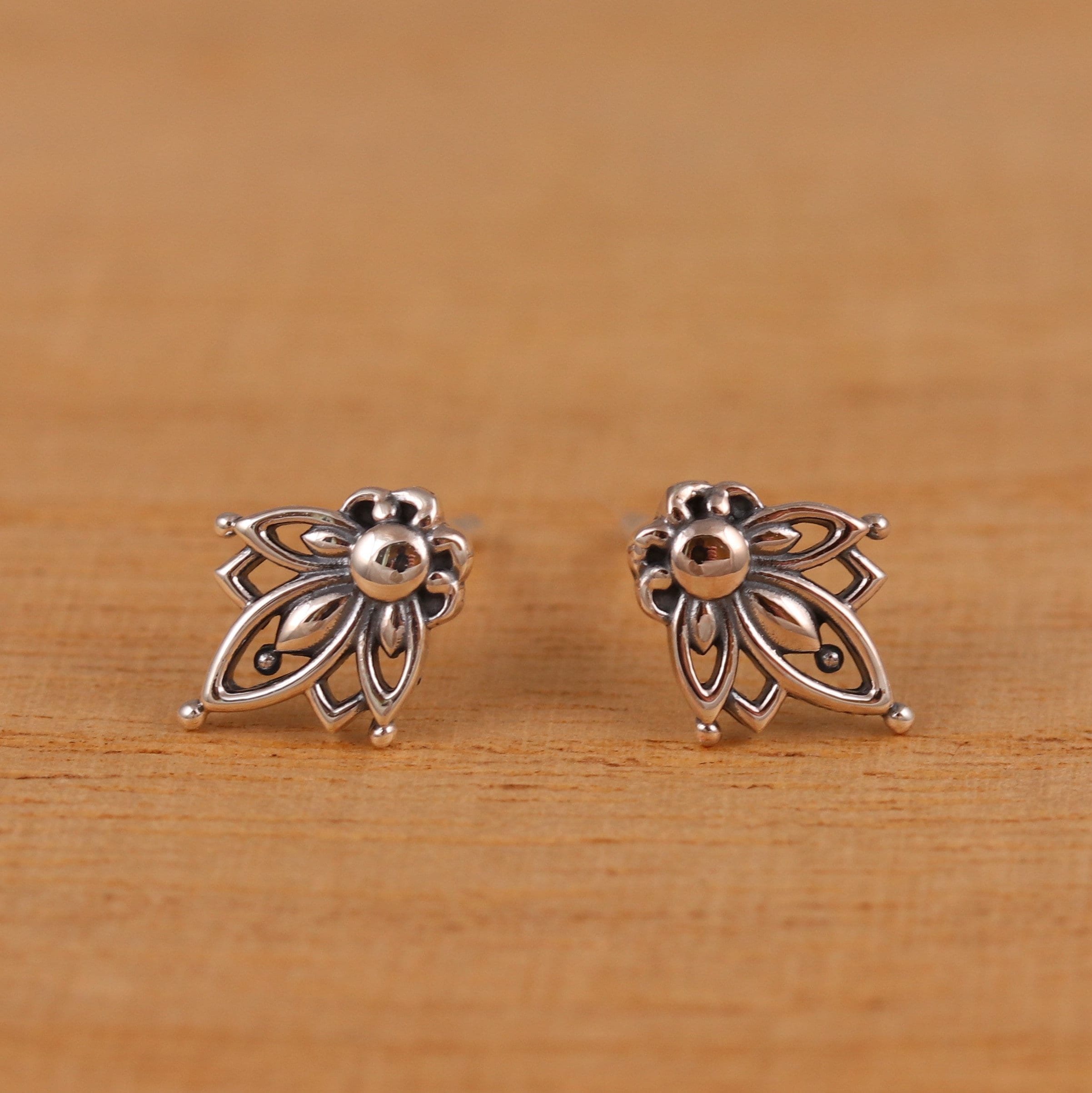Solid 925 Sterling Silver Lotus Flower Floral Stud Earrings Gift Boxed