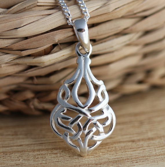 Collana con ciondolo a croce con nodo celtico, collana in argento sterling 925 con ciondolo a forma di cuore, collana con ciondolo infinito, gioielli religiosi per le donne - Italia