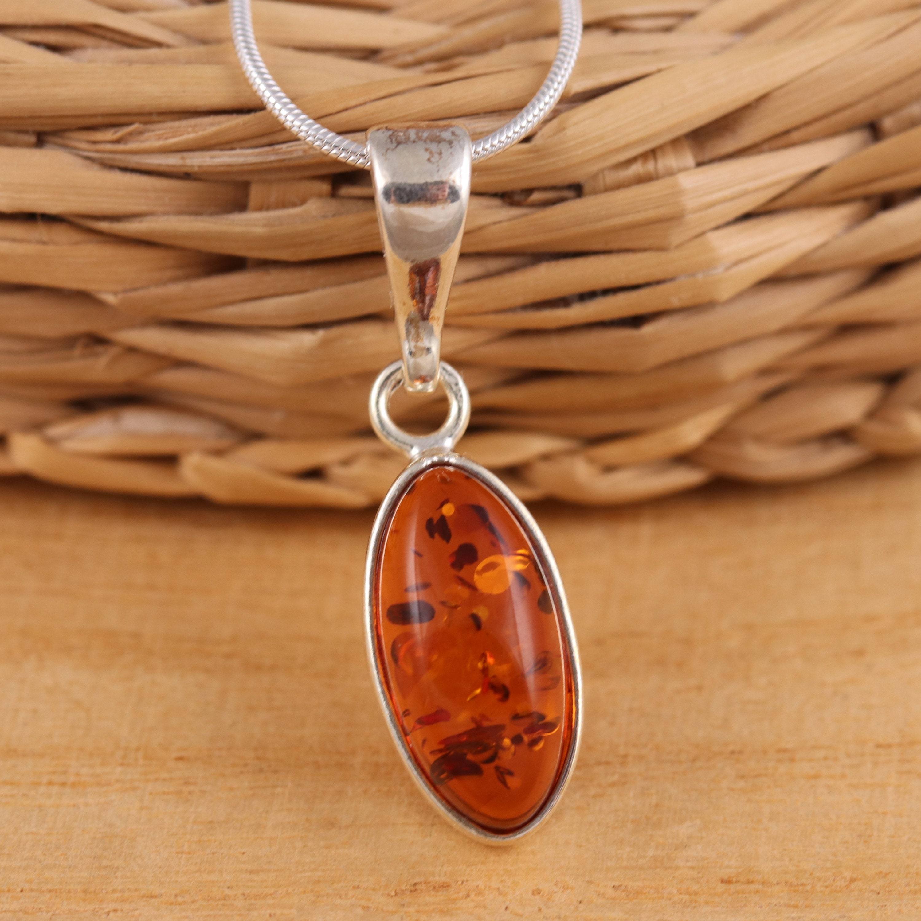 Collier Croix pour Homme ou Femme avec Ambre, Argent 925, Ambre Baltique de Couleur Cognac, Pendentif Croix en Argent Ambre K avec Chaîne, Idée Cadeau Originale