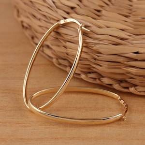 Ovala örhängen i gult guldpläterat 925 sterlingsilver i presentask