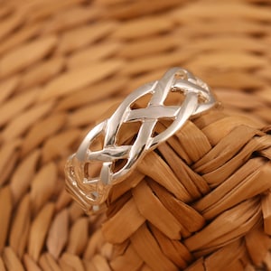 925 Sterling Silver Celtic Knot Band Ring Various Sizes Gift Boxed