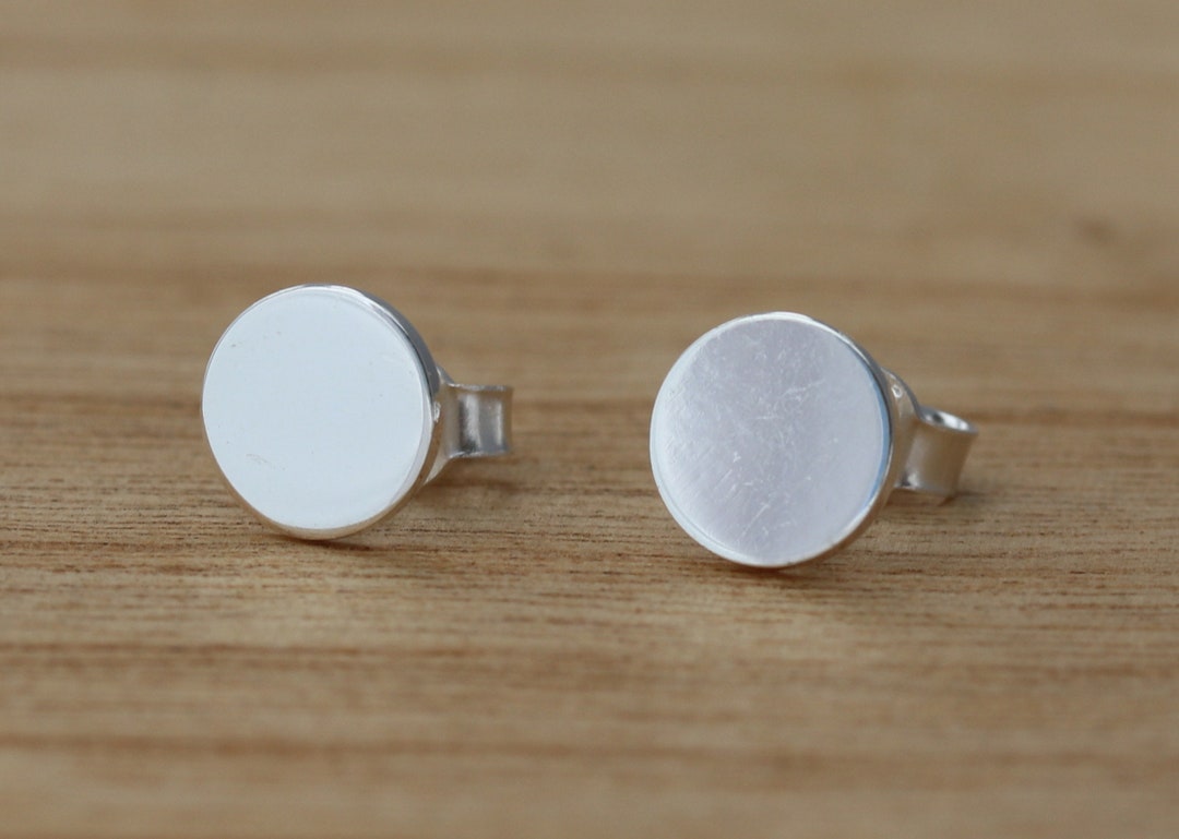 7mm Medium Sized Round Disc Silver Stud Earrings - Studio Jewellery US