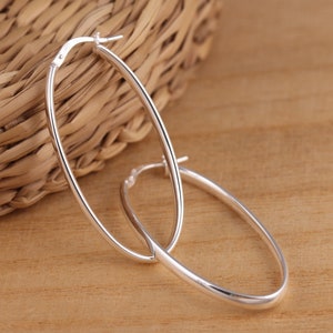 Snygga, ovala U-formade Huggie Hoop-örhängen i 925 sterlingsilver, i ask